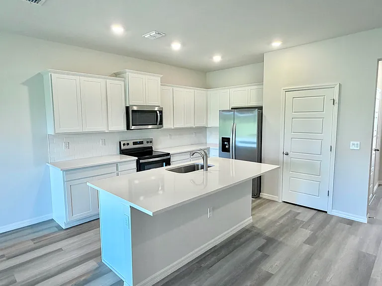 12813 SW Forli Way — Photo 3