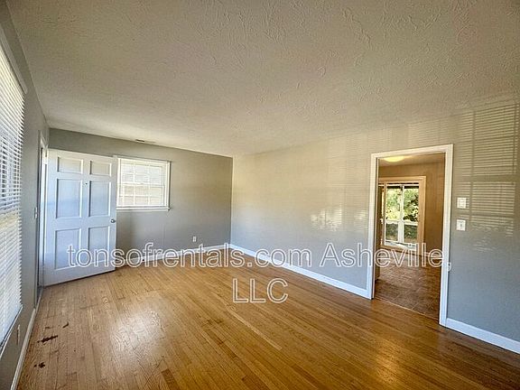 3rd image of 1614 Brevard Rd