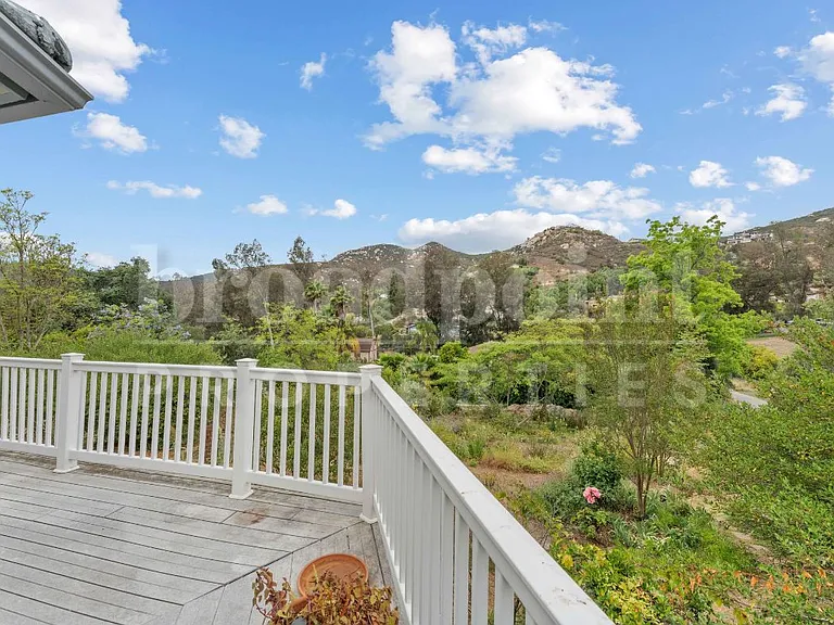 2113 Sleepy Hollow Rd — Photo 38