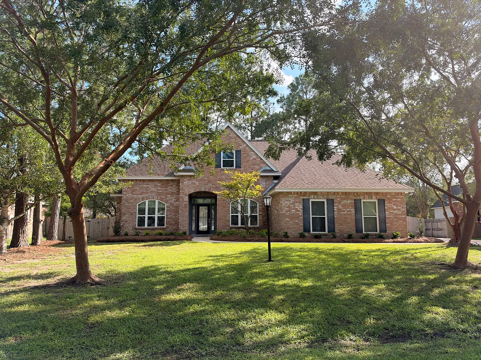 5 bed, 2660 sqft, $3,250 — Photo 2