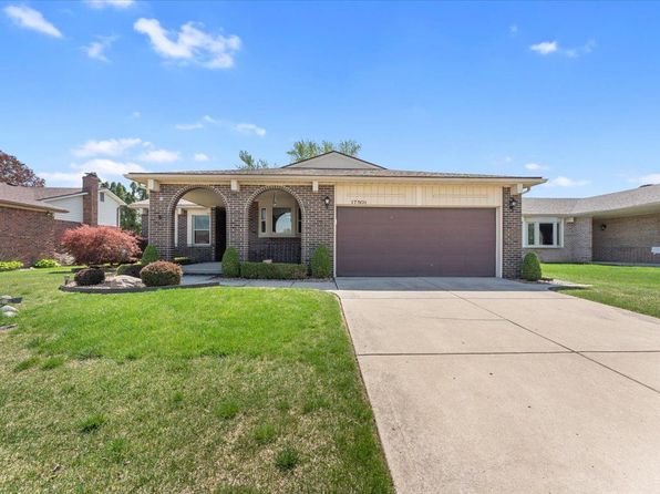 17501 Cascade Ct, Brownstown, MI 48193