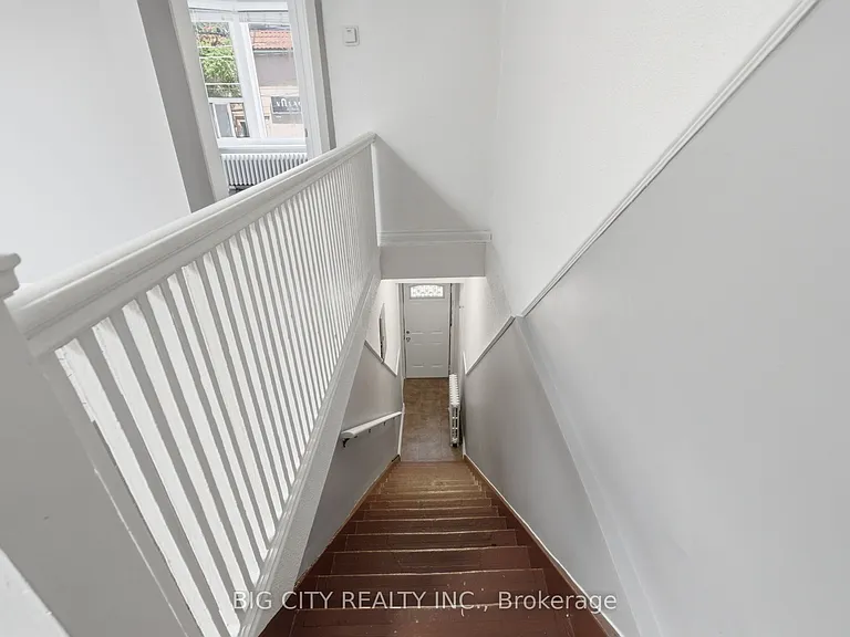 1362 Bathurst St #UPPER — Photo 6