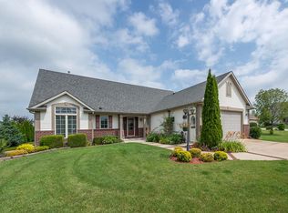 5900 Wynbrook Ct, Racine, WI 53406