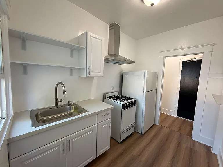 1827 W Sunset Blvd — Photo 3