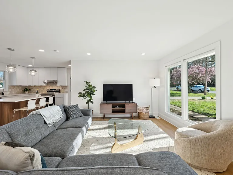 816 Victoria Dr — Photo 40
