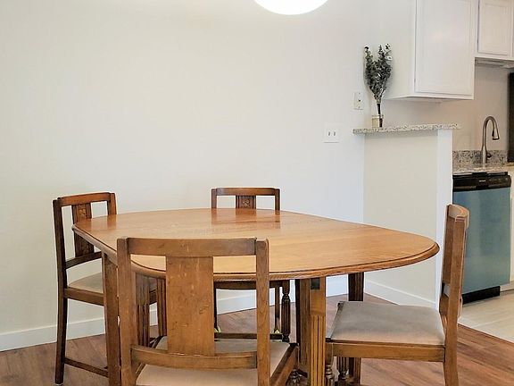 Dining area 8'6 by 8'4" with the engineered wood flooring