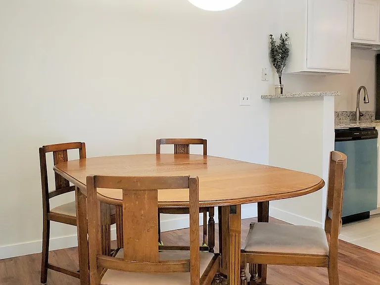 Dining area 8'6 by 8'4" with the engineered wood flooring
