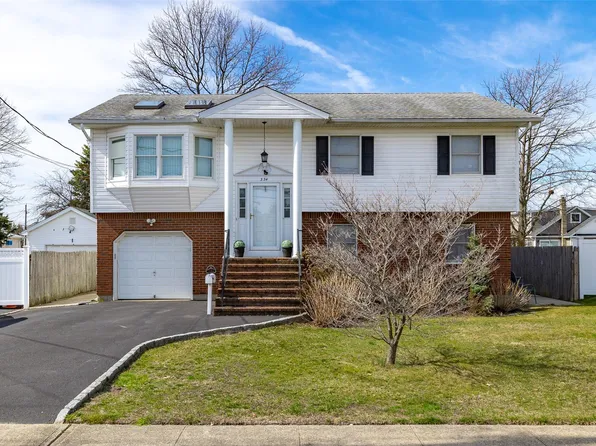 334 Granada Parkway, Lindenhurst, NY 11757