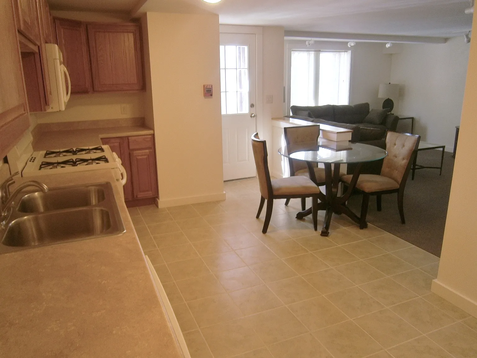 102 Highland Place - 7 — Photo 4
