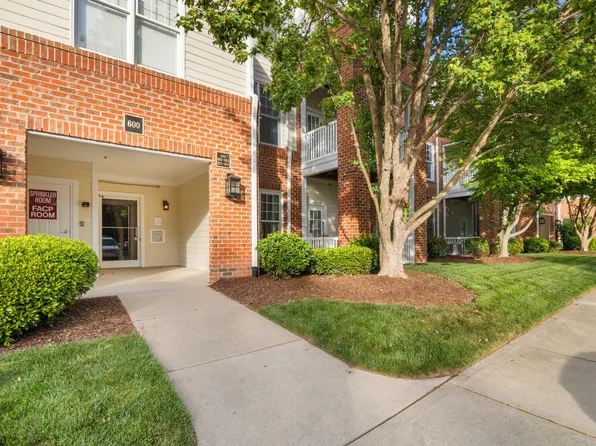 622 Waterford Lake Dr, Cary, NC 27519