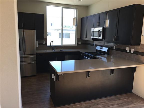3rd image of 837 C Ave