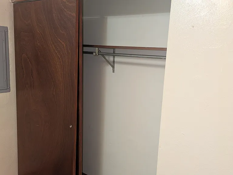 646 Sennett St — Photo 7