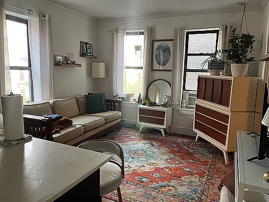1st image of 500 E 11th St APT 9