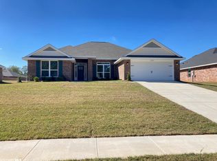 22849 Ridgewood Dr, Robertsdale, AL 36567