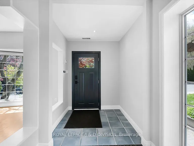 73 Astley Ave — Photo 4