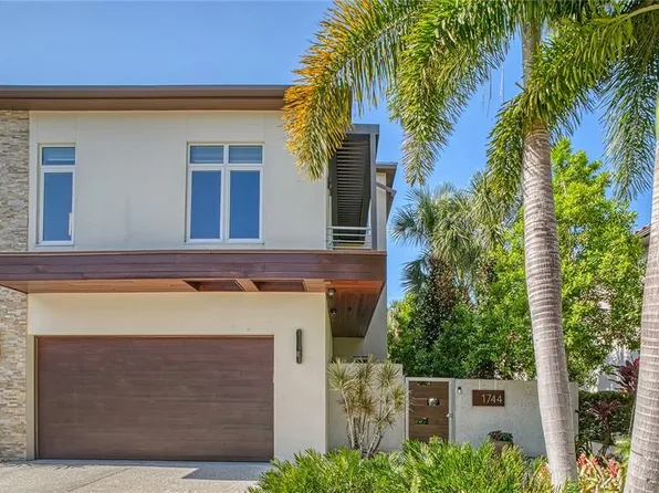 1744 Fortuna St, Sarasota, FL 34239