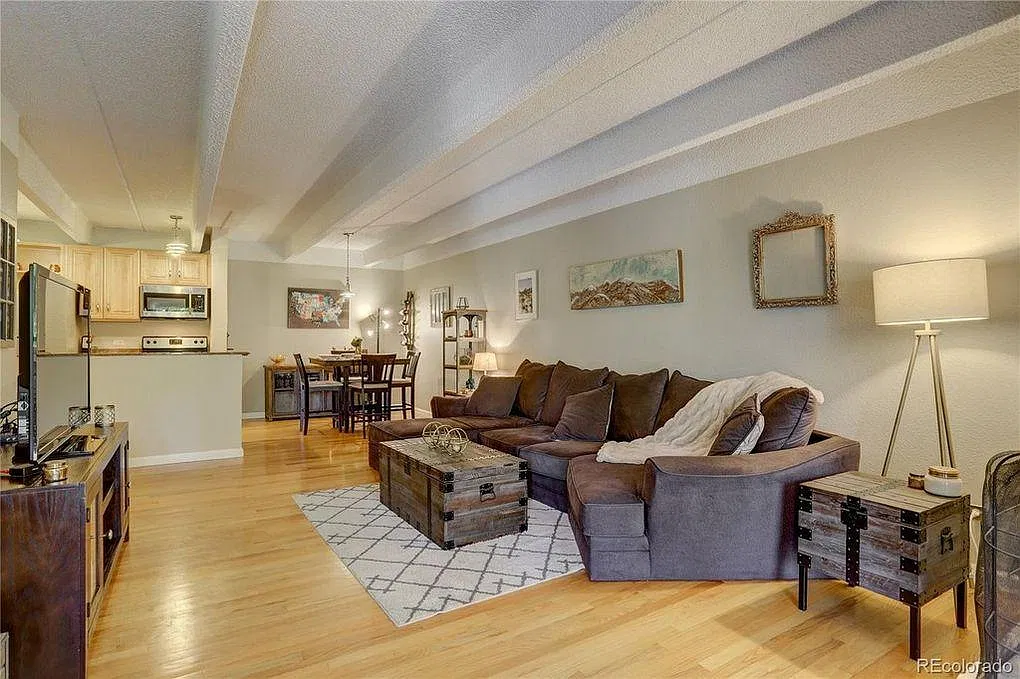 2 bed, 1.5 bath, 927 sqft, $2,175 — Photo 1