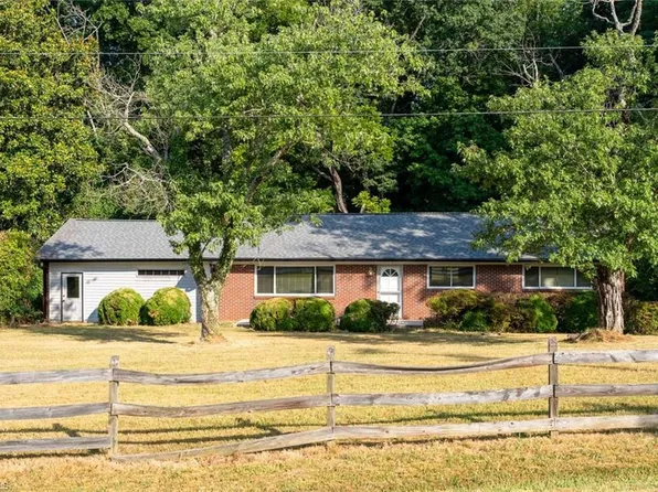 1921 Hickswood Rd, High Point, NC 27265