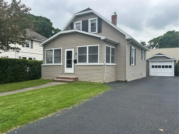 12 Oak St, Geneva, NY 14456