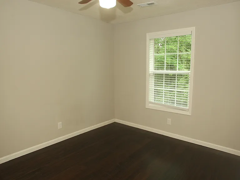 352 Longwood St — Photo 18