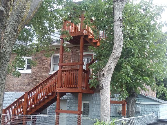 2nd image of 3911 Pulaski St