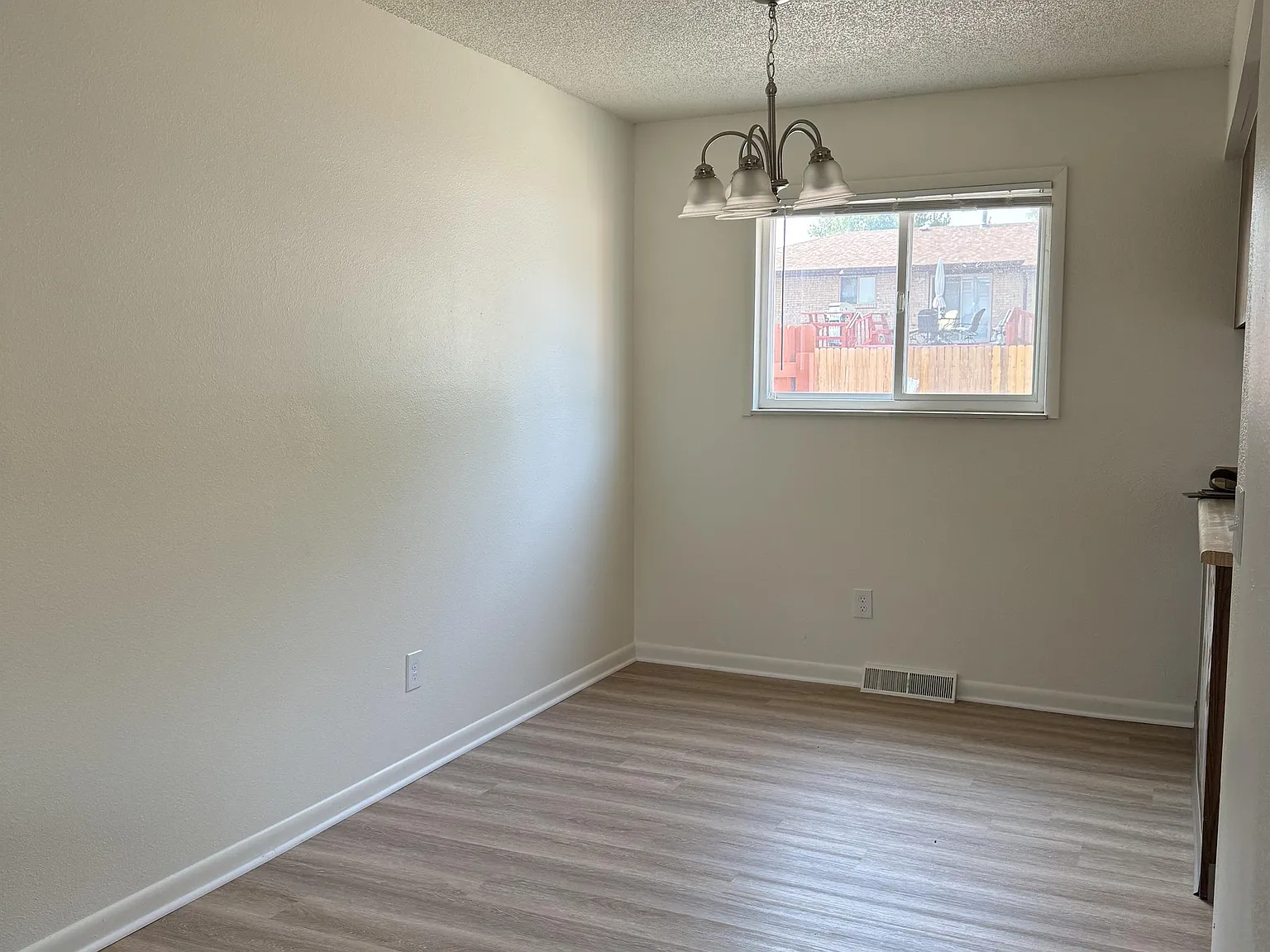 2423 West 27th Street - C — Photo 3