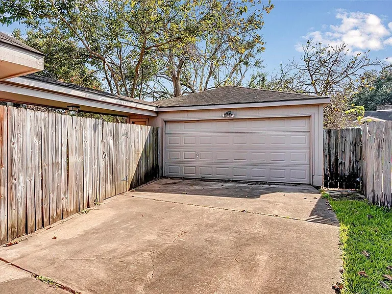 2710 Green Fields Dr — Photo 32