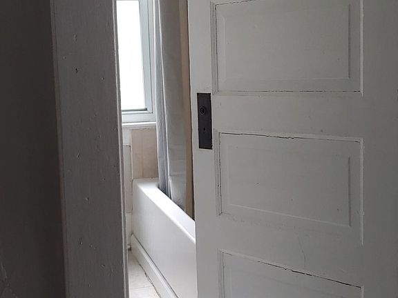 4th image of 3422 Mapledale Ave
