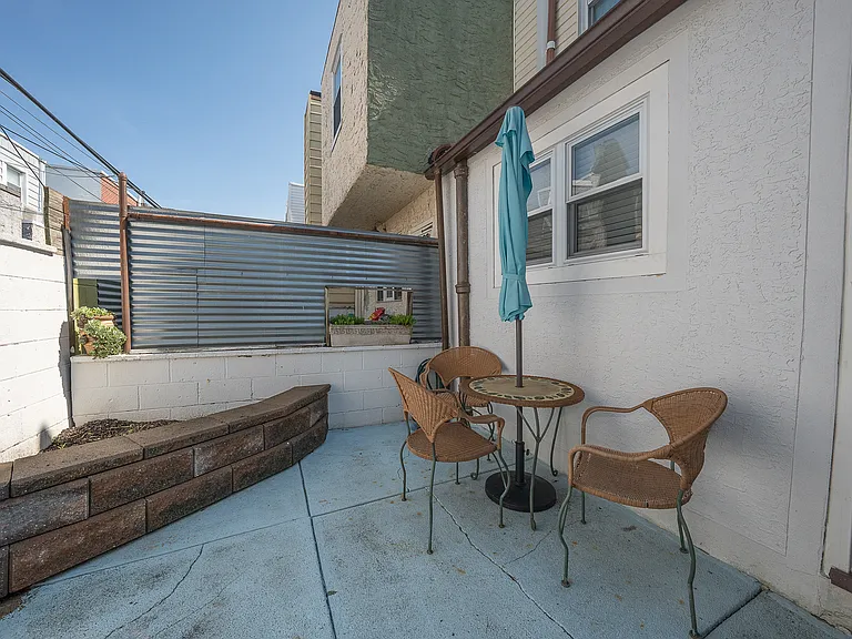 1916 S Alder St — Photo 20
