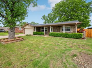 1017 SE 15th St, Pryor, OK 74361