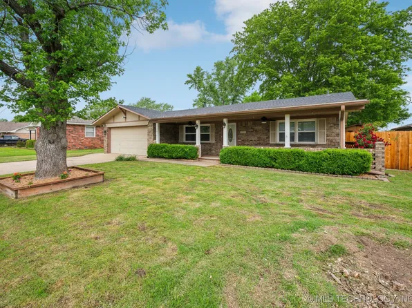 1017 SE 15th St, Pryor, OK 74361