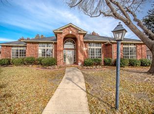 2906 Spartacus Dr, Grand Prairie, TX 75052