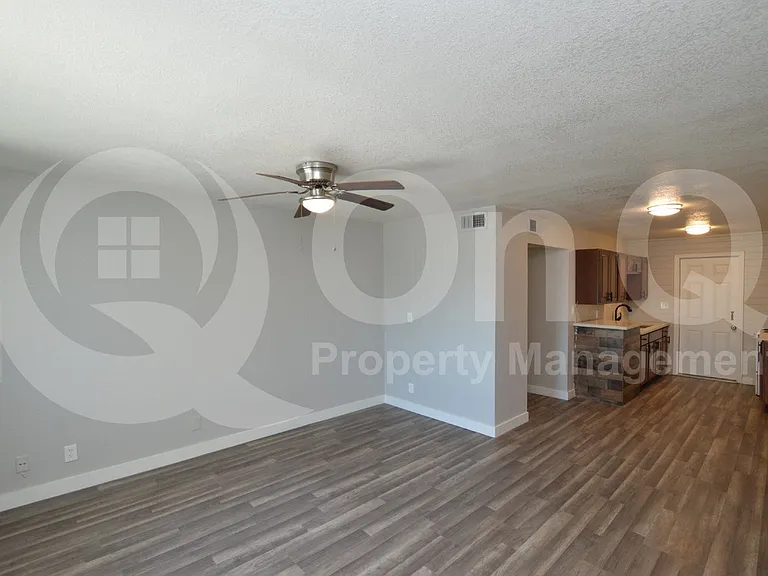 6044 N 21st Ave #2 — Photo 5