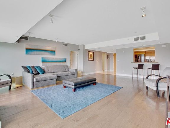 4th image of 13600 Marina Pointe Dr Unit 407