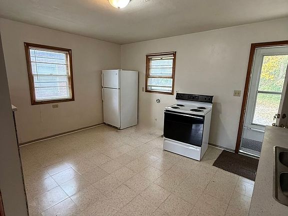 3rd image of 719 Avenue C