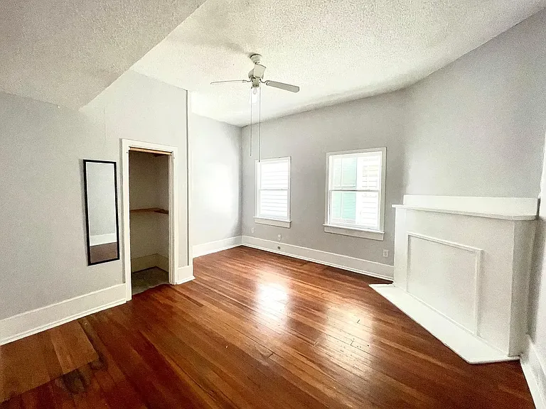 2206 Barnard St — Photo 6