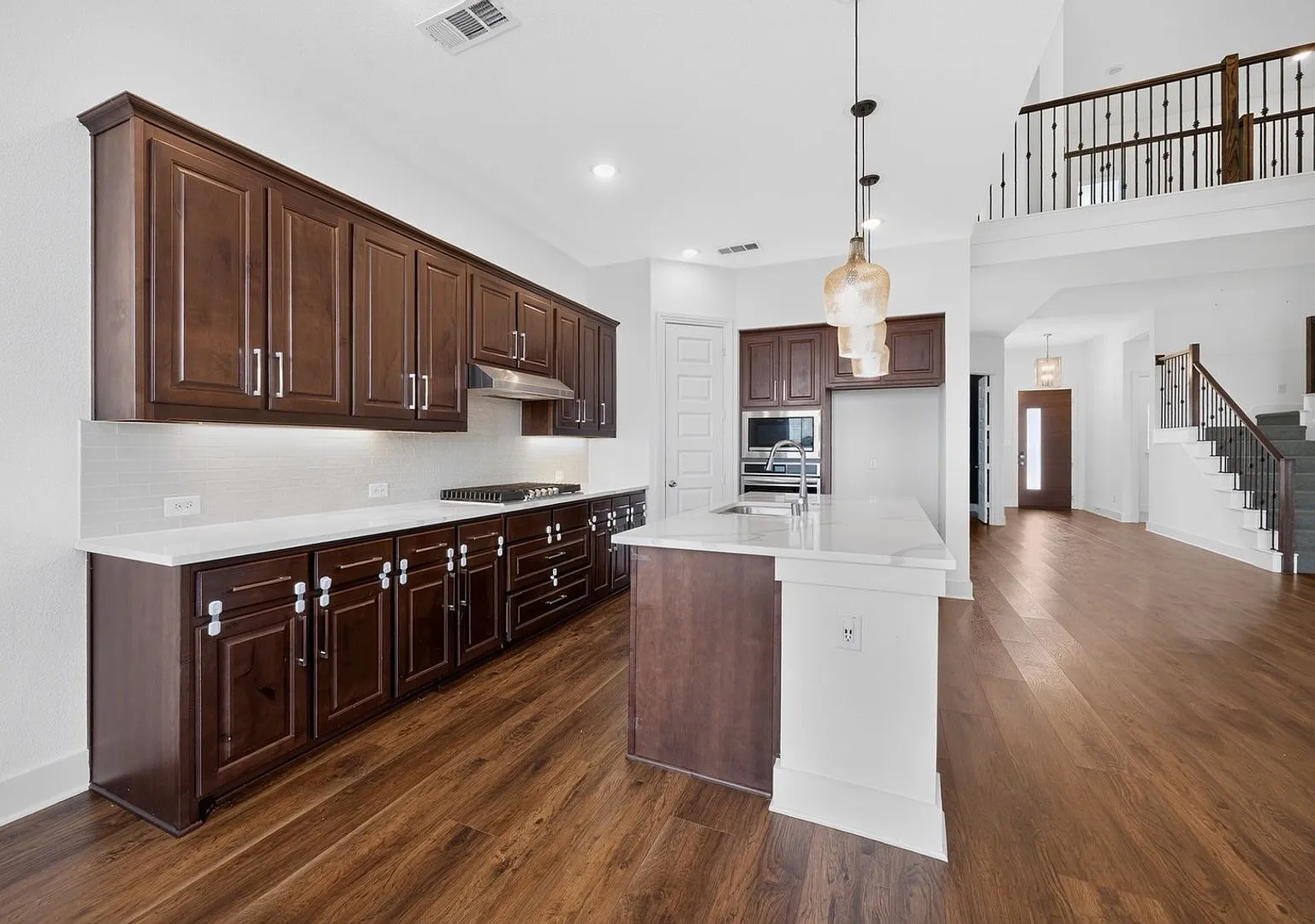 Spacious 4BR House in Aubrey — Photo 3