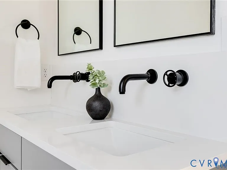 220 N 20th St #1 — Photo 33