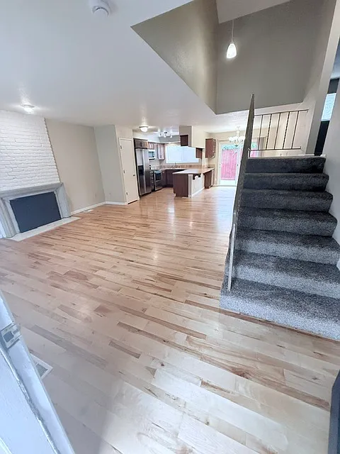2 bed, 1100 sqft, $2,095 — Photo 3