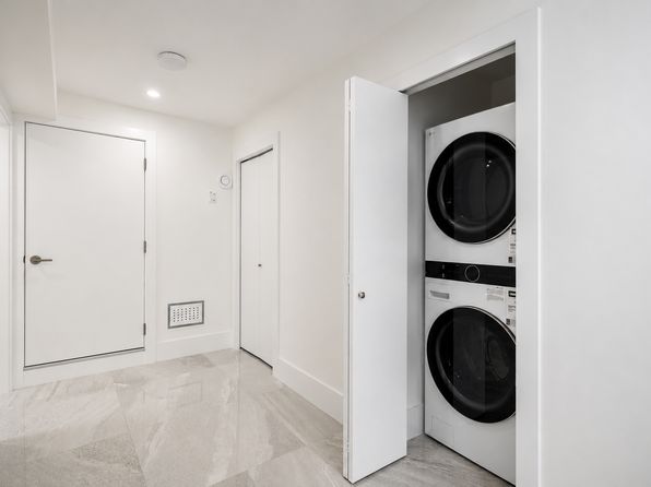 6 bedroom rental in West Vancouver — photo 42