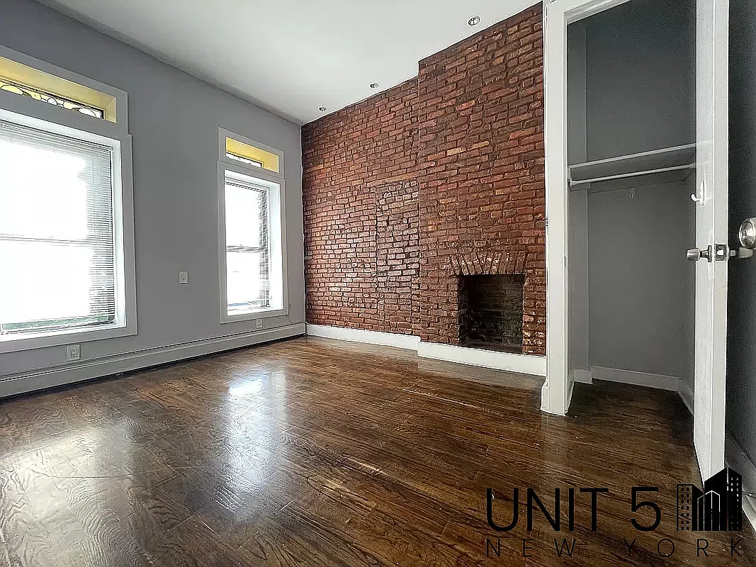 293 Vanburen Street — Photo 4