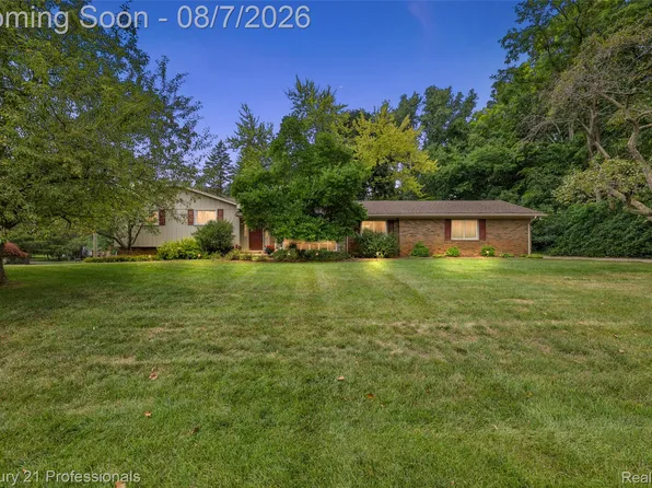 5870 Darbwood Ln, West Bloomfield, MI 48324