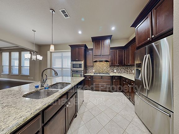 3rd image of 6904 Westbury Dr