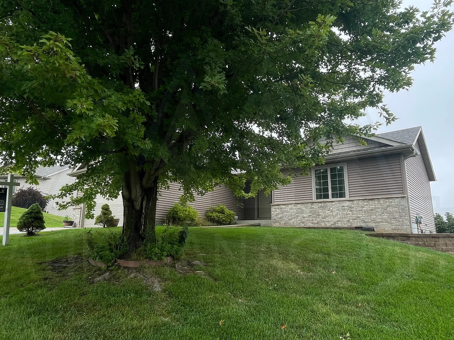 4 bed, $2,100 — Photo 3