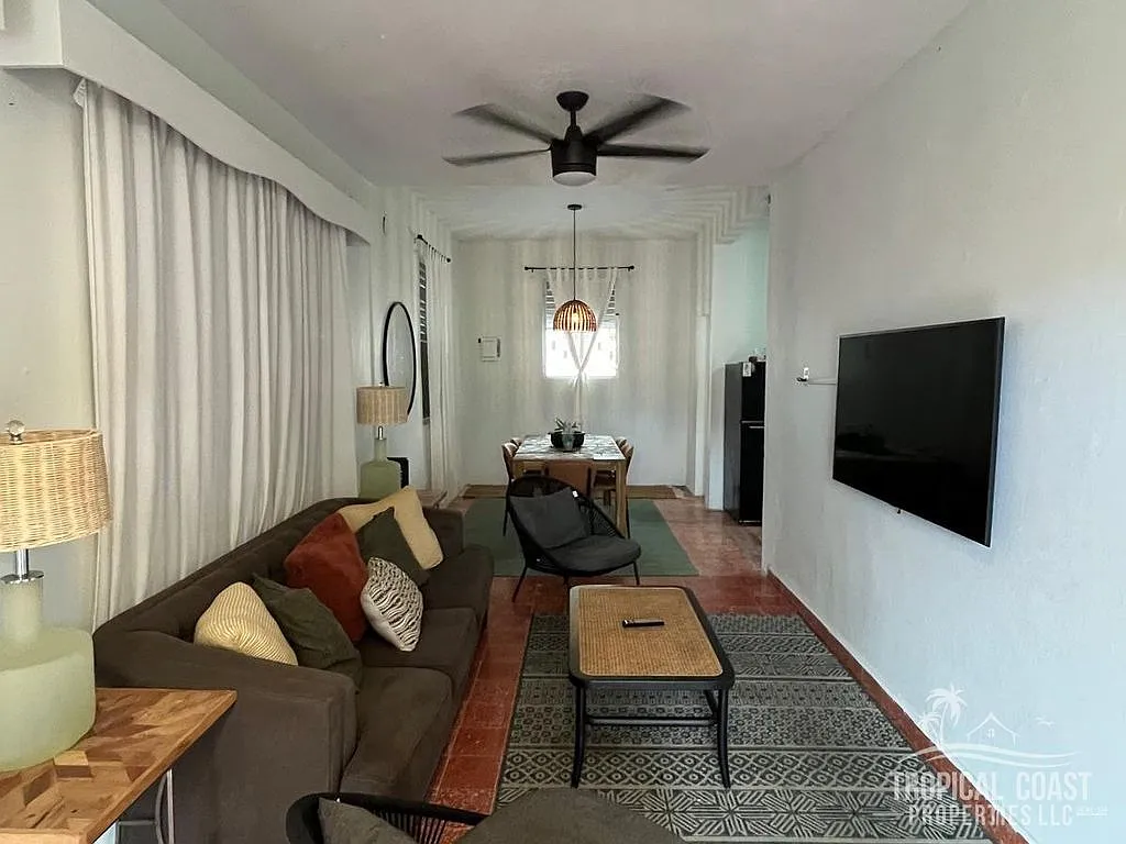 2 bed, 1.0 bath, 975 sqft, $1,600 — Photo 2