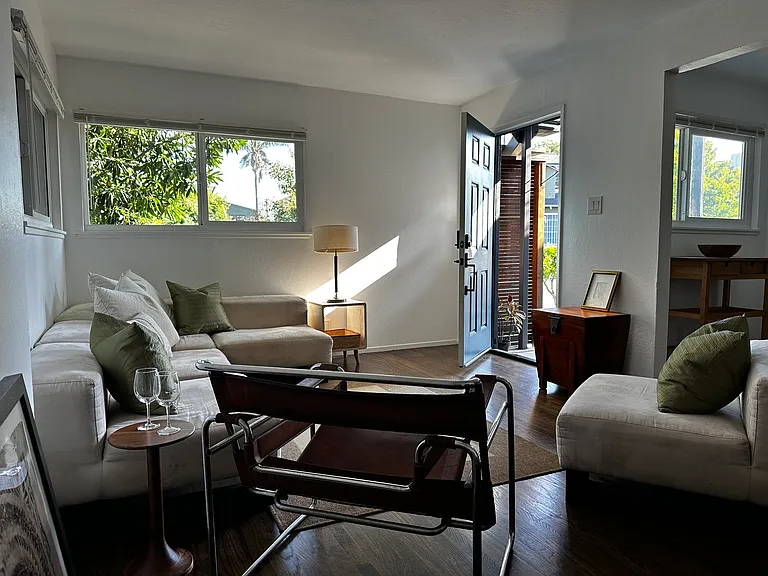 450 42nd St #B — Photo 12