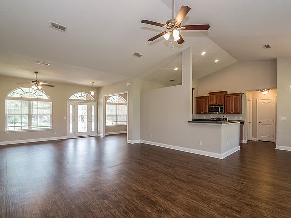 3rd image of 3162 Silverado Cir