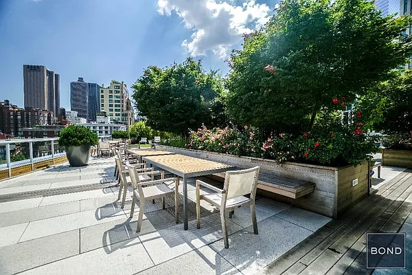 Sold by Bond New York | media 6