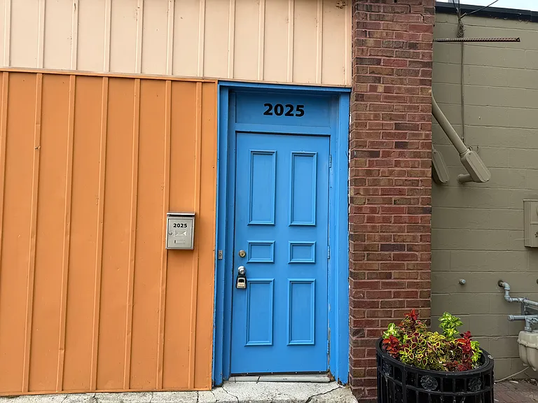 1030 Mound St — Photo 5