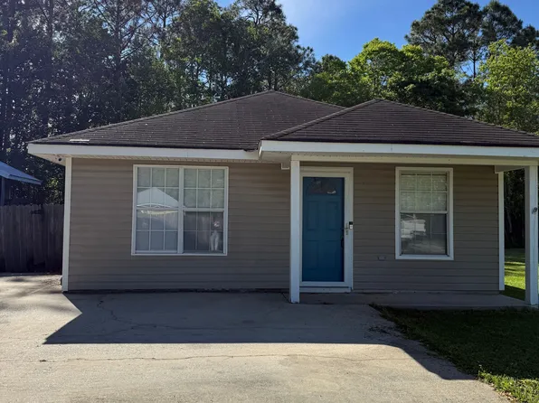 2213 Hudson St, Waveland, MS 39576